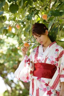 小尤奈裸露双奶头屁股无遮挡